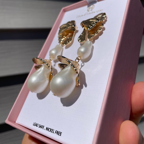 NEW House Of Harlow 1960 Gold Tone Leaf And Faux Pearl Dangle Drop Earrings - Picture 9 of 12